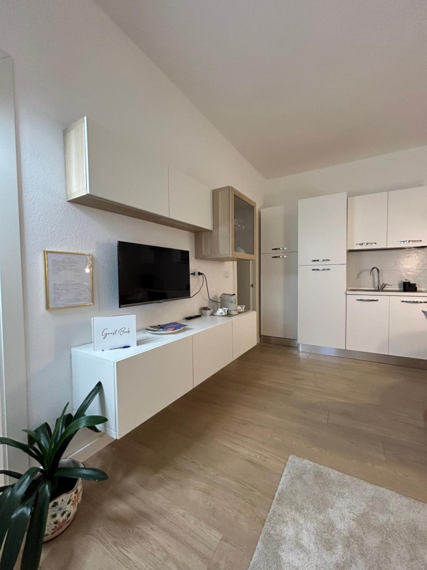 V&C Home Rental Specialist Appartamenti Fronte Lago Maggiore Germignaga Екстериор снимка